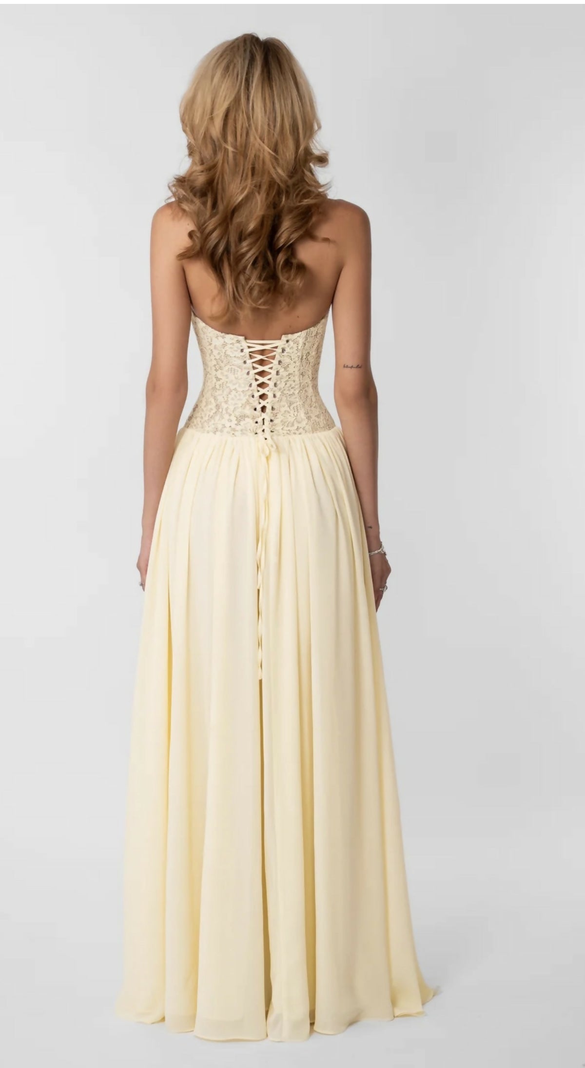 Fenity Faye gown Size Small